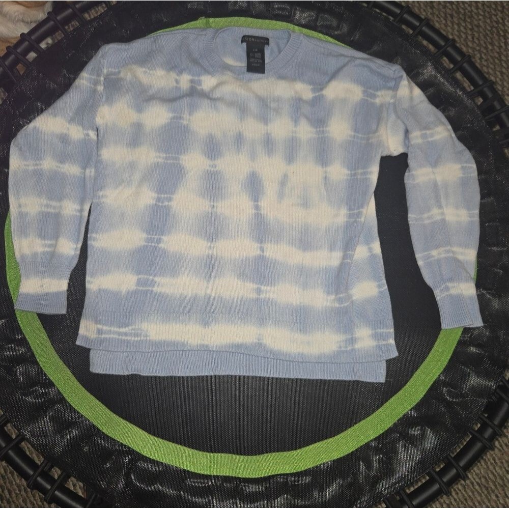Design History Light Blue and White Tie-Dye Sweater
